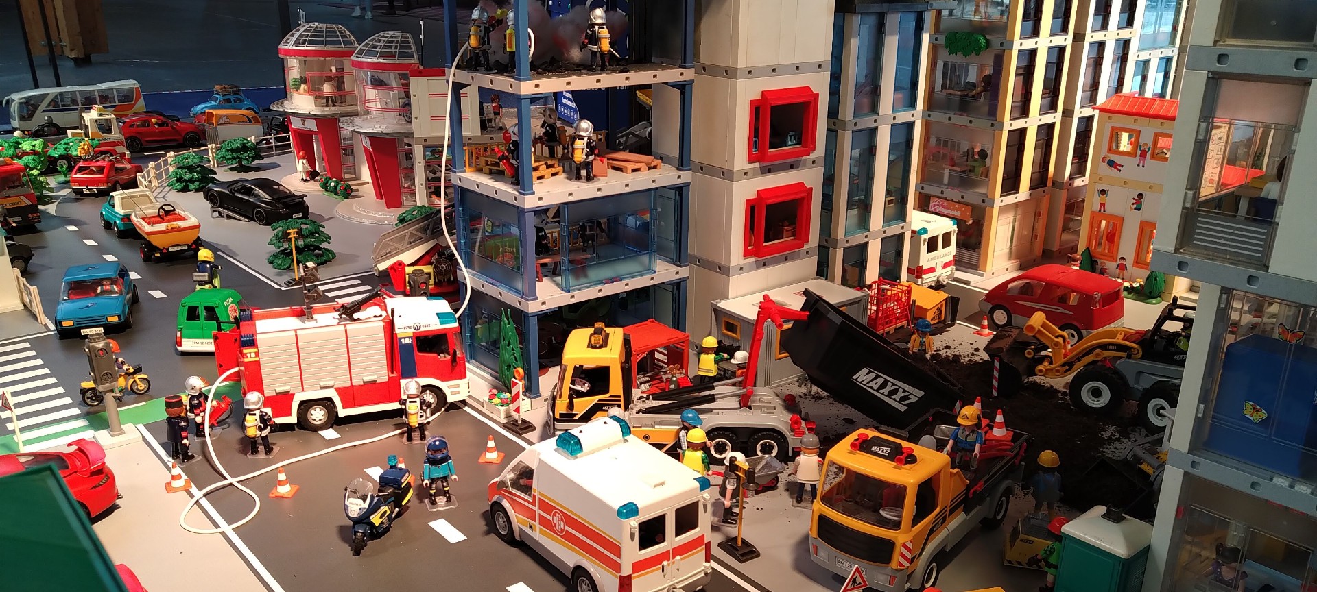Ambiance ville exposition playmobil expo playmo