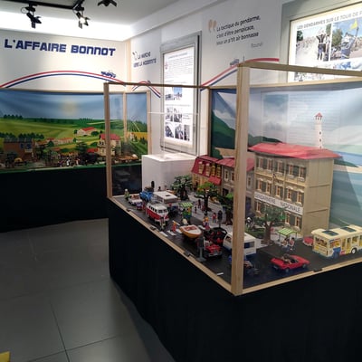 Exposition playmobil musee gendarmerie saint tropez dominique bethune